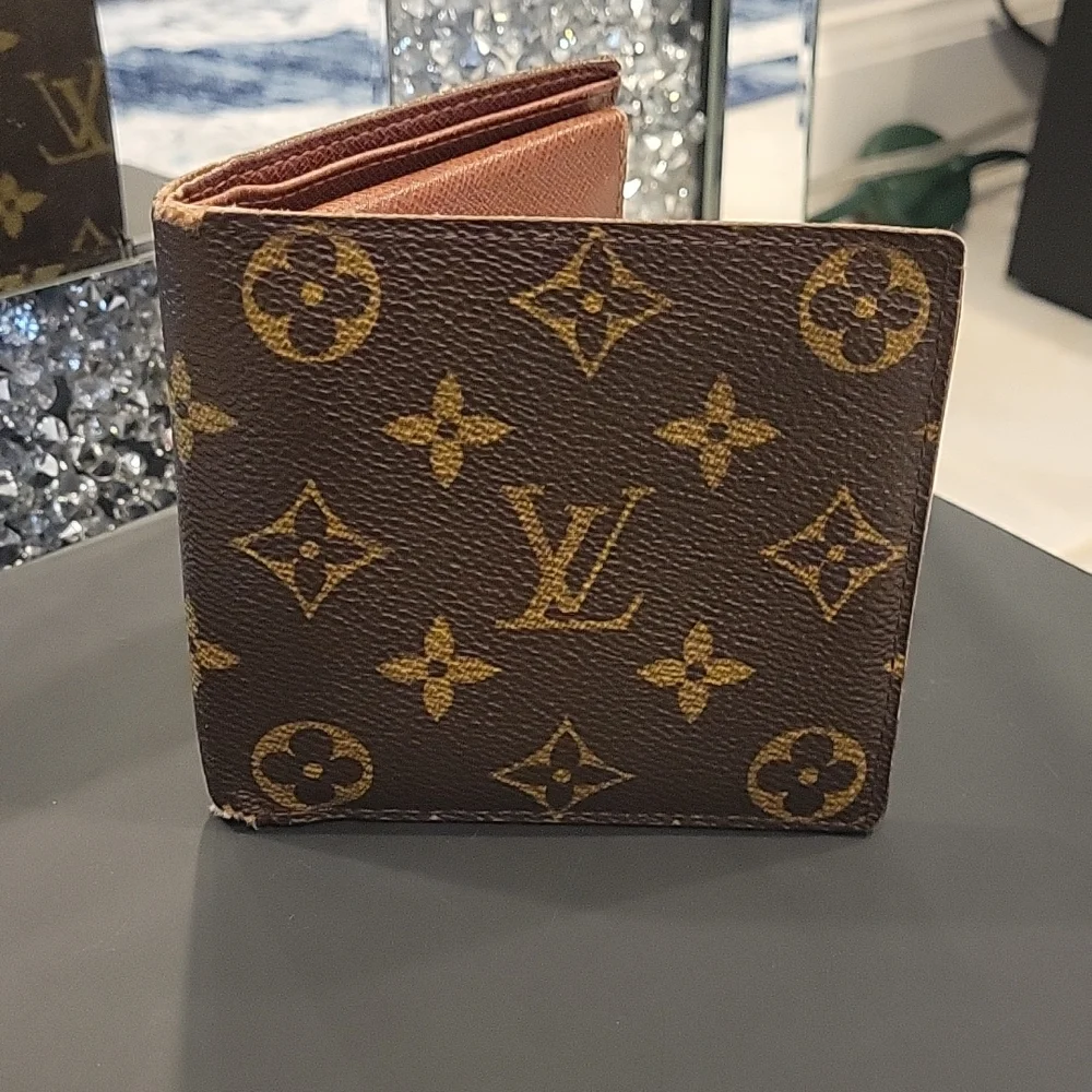 LOUIS VUITTON Monogram Wallet - Picture 1 of 11